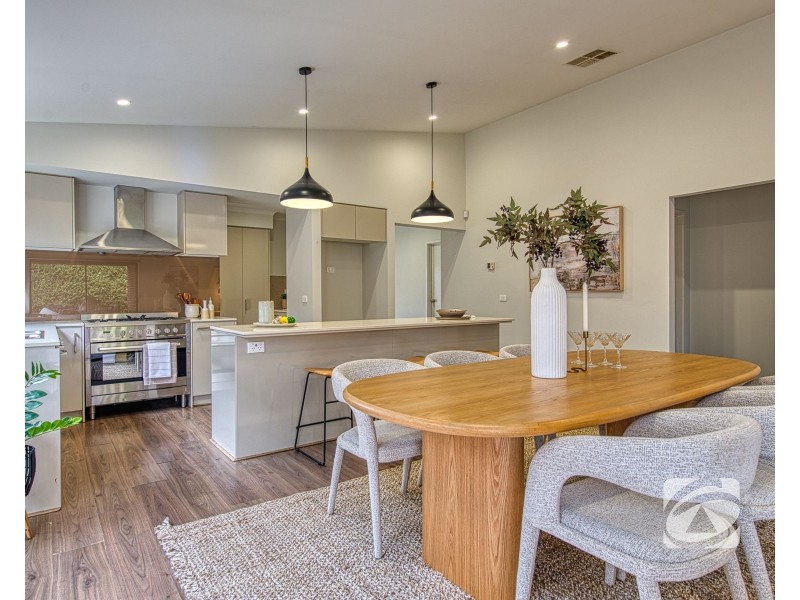 5 Greybark Street, Clyde North VIC 3978