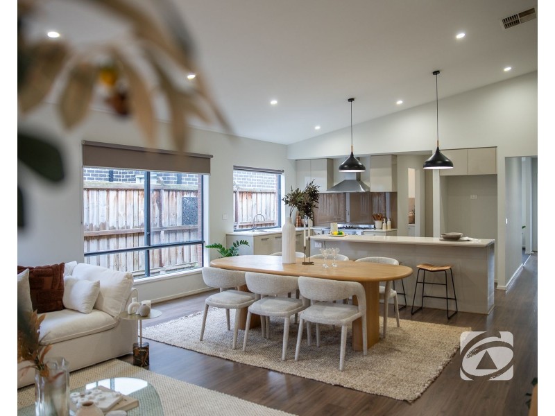 5 Greybark Street, Clyde North VIC 3978