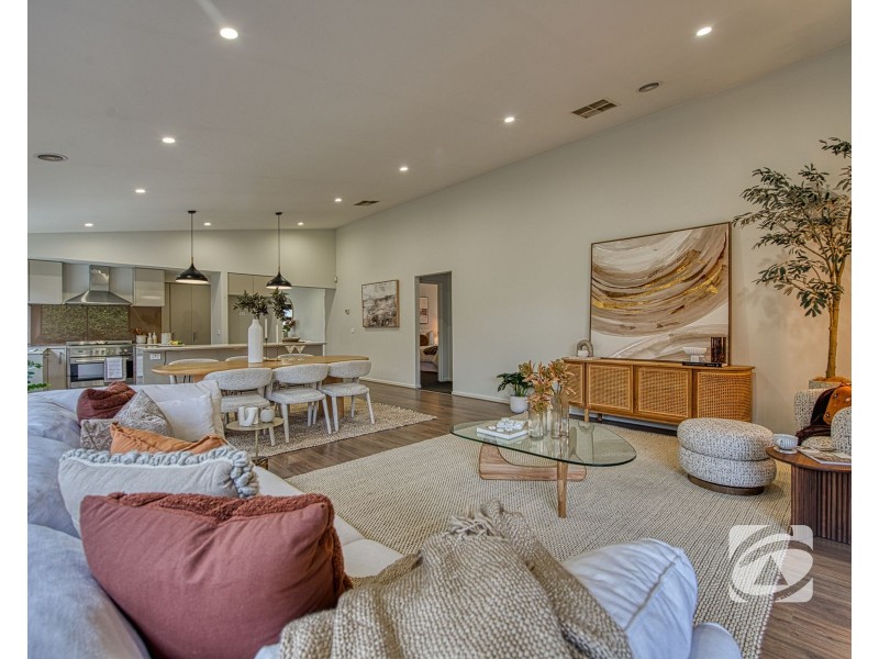 5 Greybark Street, Clyde North VIC 3978