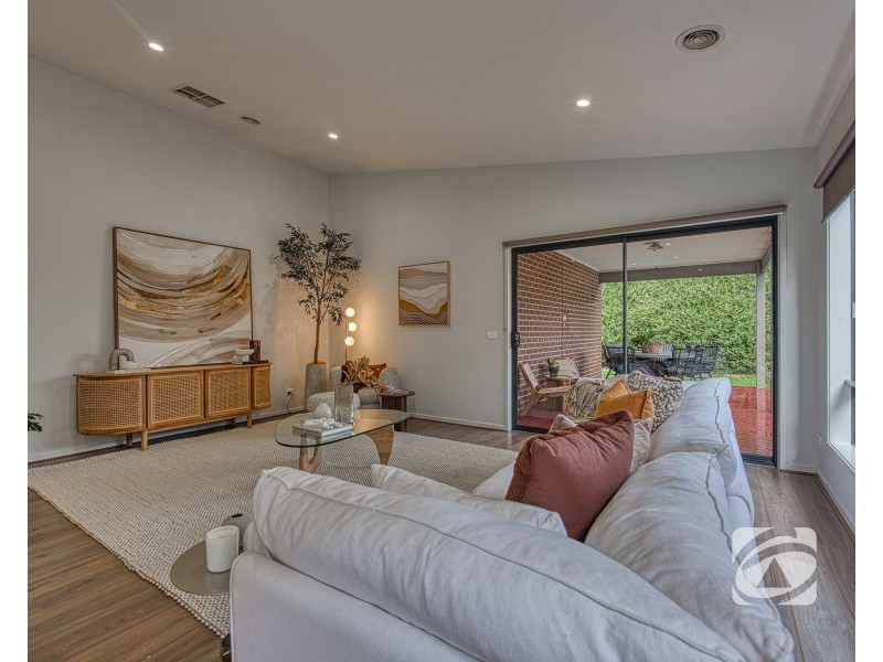 5 Greybark Street, Clyde North VIC 3978