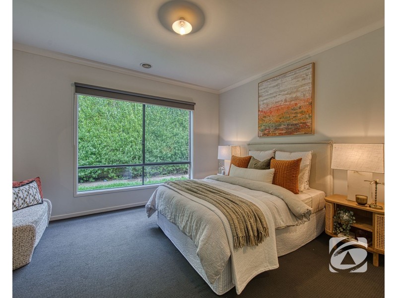 5 Greybark Street, Clyde North VIC 3978