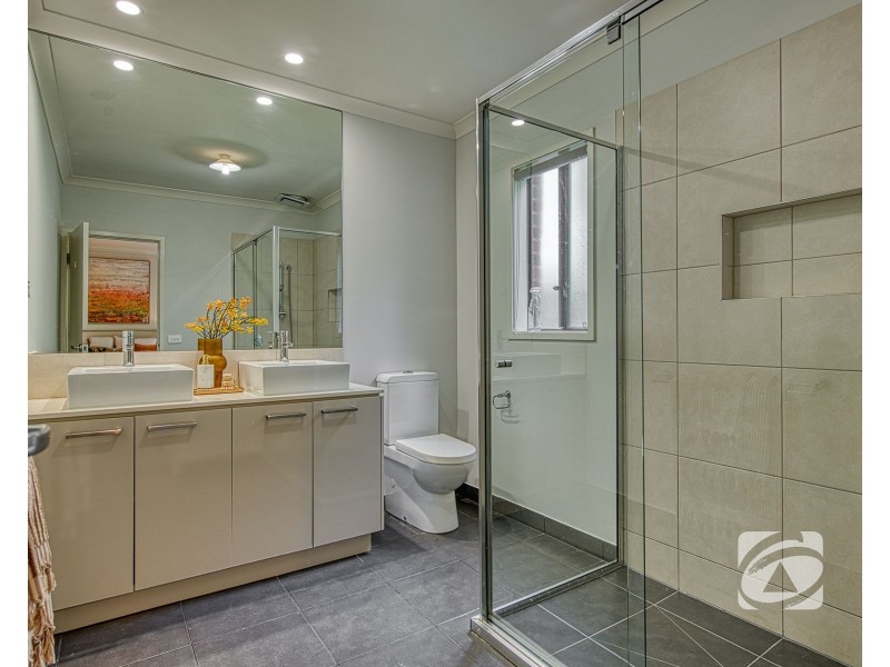 5 Greybark Street, Clyde North VIC 3978