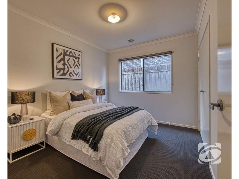 5 Greybark Street, Clyde North VIC 3978