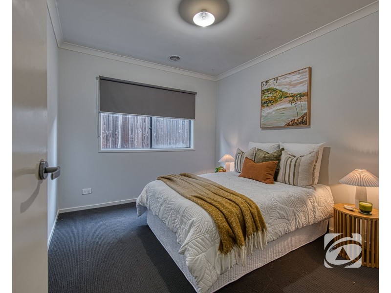 5 Greybark Street, Clyde North VIC 3978