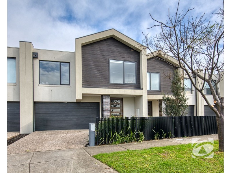32 Mortlake Drive, Officer South VIC 3809