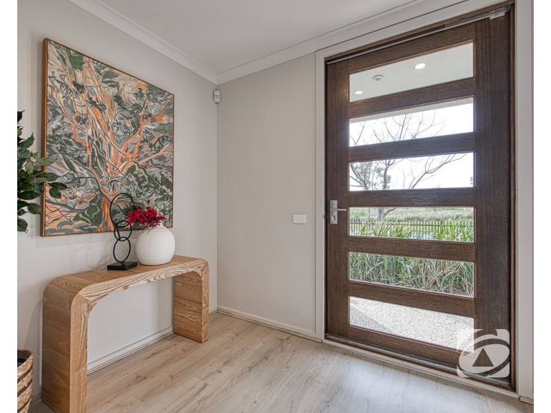 32 Mortlake Drive, Officer South VIC 3809