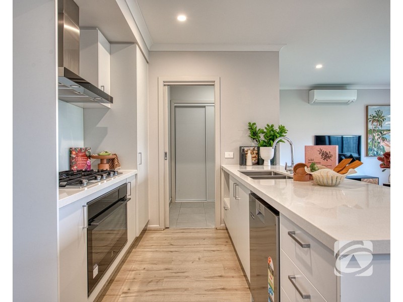 32 Mortlake Drive, Officer South VIC 3809