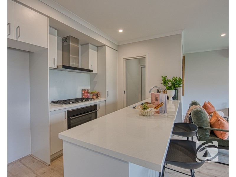 32 Mortlake Drive, Officer South VIC 3809