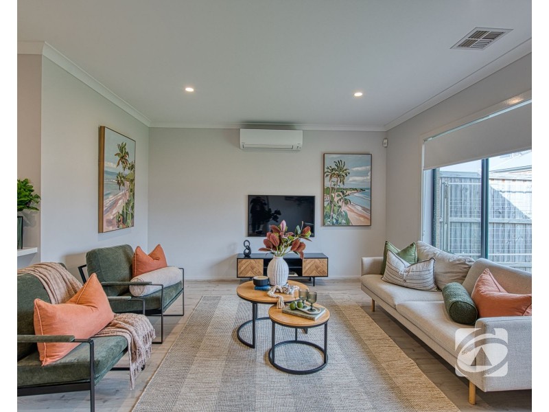 32 Mortlake Drive, Officer South VIC 3809