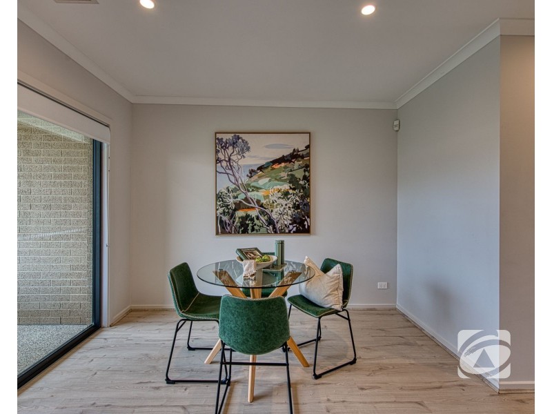 32 Mortlake Drive, Officer South VIC 3809
