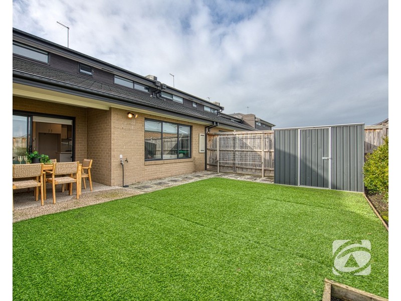 32 Mortlake Drive, Officer South VIC 3809