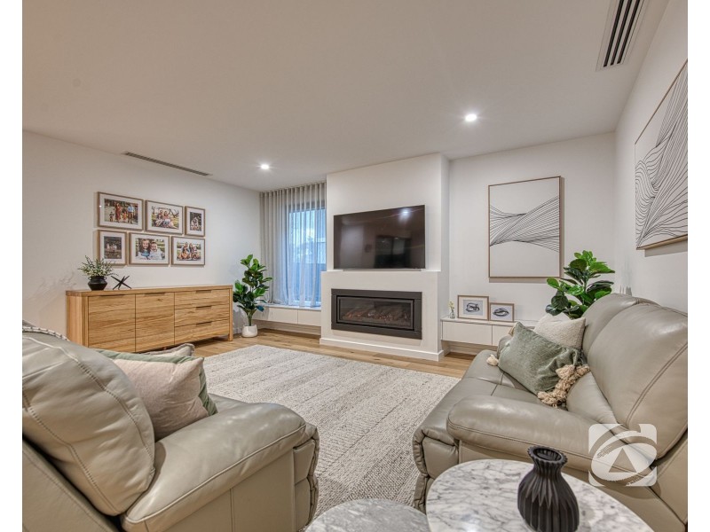 24 Oakrind Rise, Officer VIC 3809