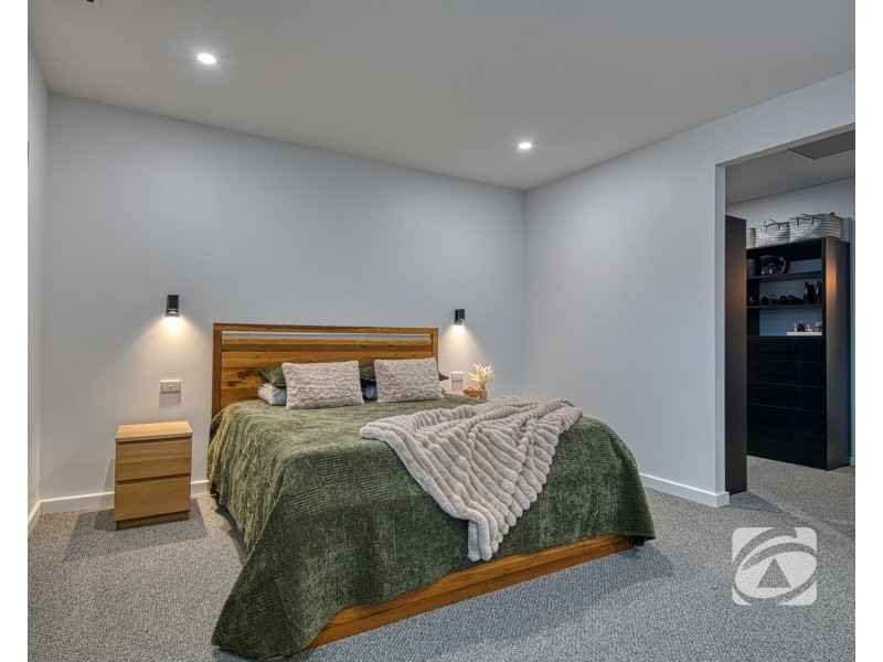 24 Oakrind Rise, Officer VIC 3809