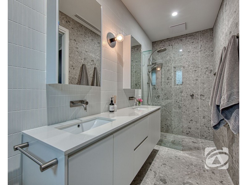 24 Oakrind Rise, Officer VIC 3809