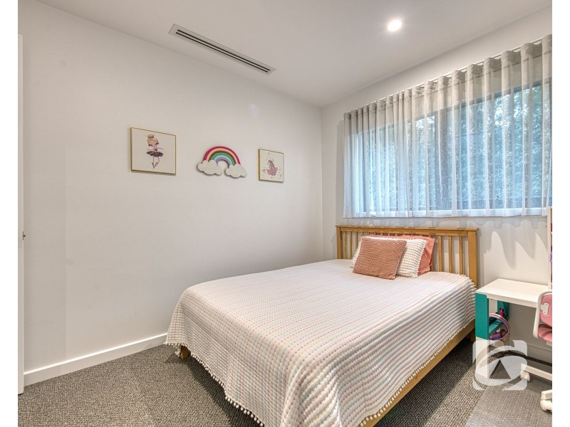 24 Oakrind Rise, Officer VIC 3809