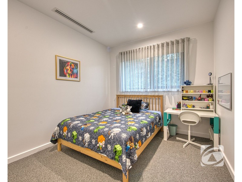 24 Oakrind Rise, Officer VIC 3809