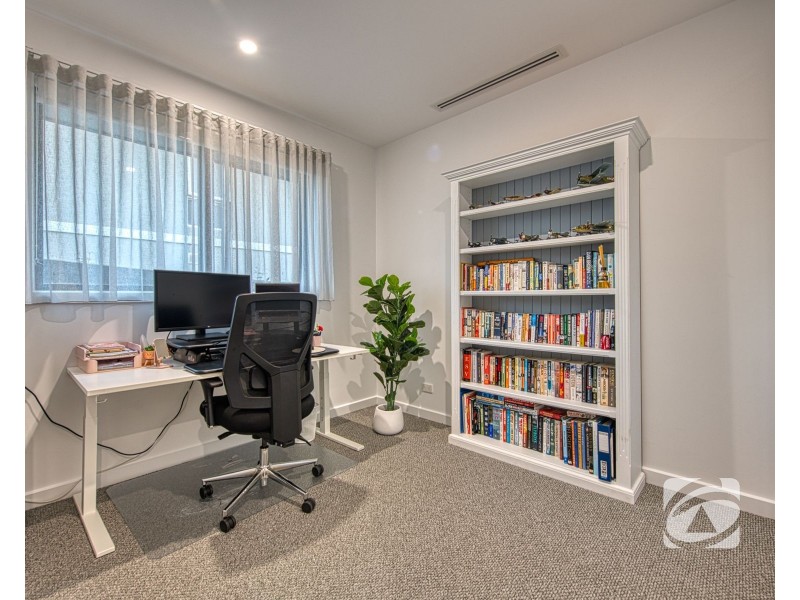 24 Oakrind Rise, Officer VIC 3809