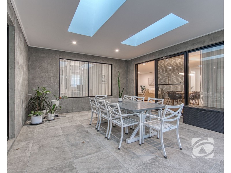 24 Oakrind Rise, Officer VIC 3809