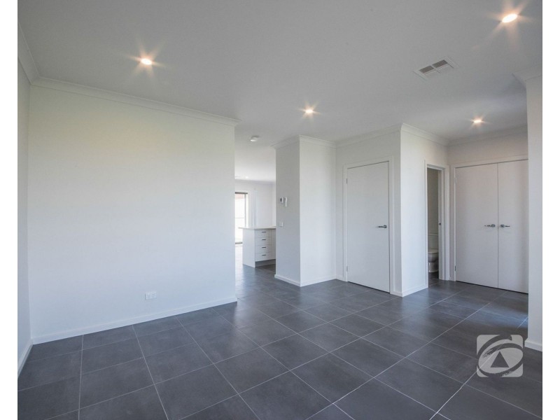 6 Todd Lane, Pakenham VIC 3810