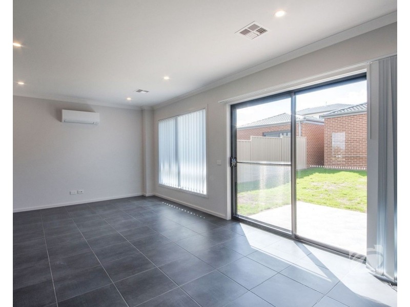 6 Todd Lane, Pakenham VIC 3810