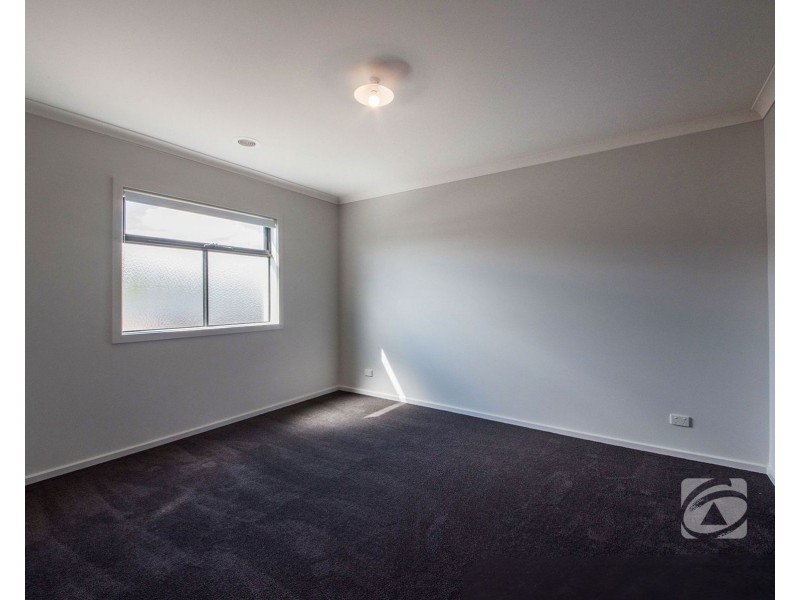 6 Todd Lane, Pakenham VIC 3810