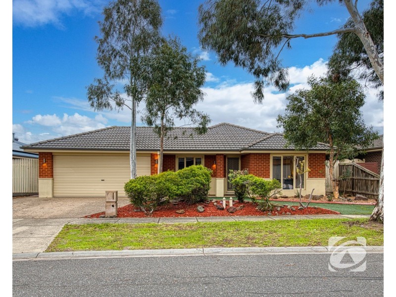9 Ben Hall Street, Cranbourne East VIC 3977