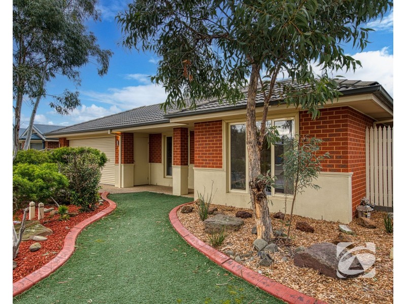 9 Ben Hall Street, Cranbourne East VIC 3977
