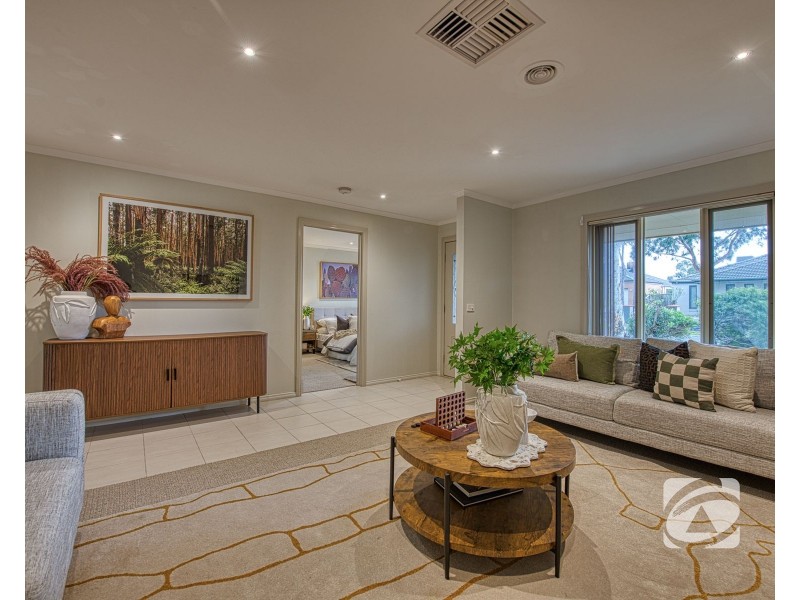 9 Ben Hall Street, Cranbourne East VIC 3977