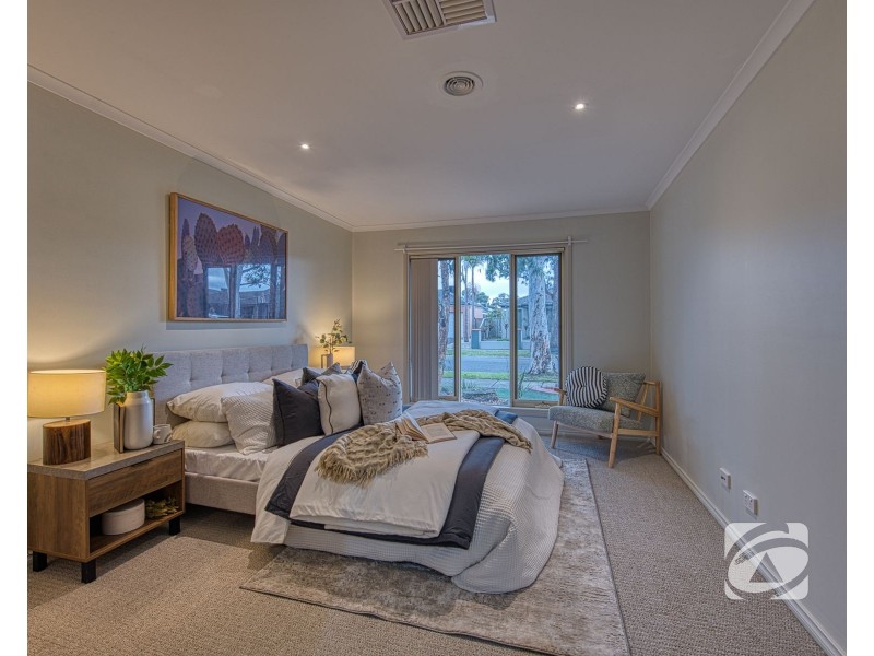 9 Ben Hall Street, Cranbourne East VIC 3977