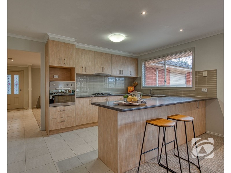 9 Ben Hall Street, Cranbourne East VIC 3977