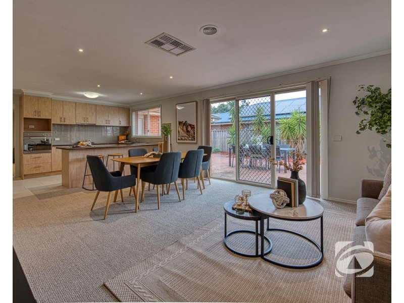9 Ben Hall Street, Cranbourne East VIC 3977
