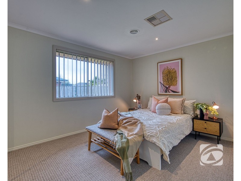 9 Ben Hall Street, Cranbourne East VIC 3977