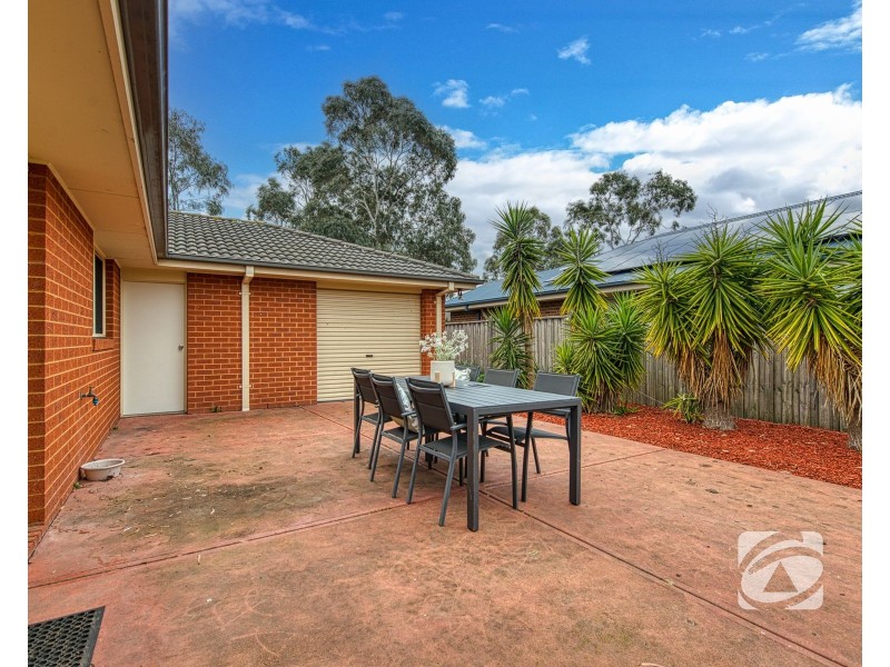 9 Ben Hall Street, Cranbourne East VIC 3977