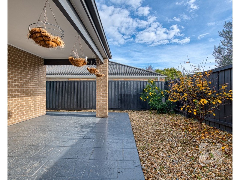 98 Wurundjeri Boulevard, Berwick VIC 3806