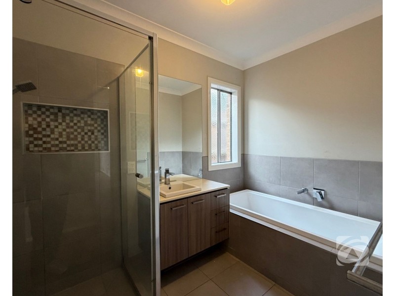 16 Brooklyn Street, Officer VIC 3809