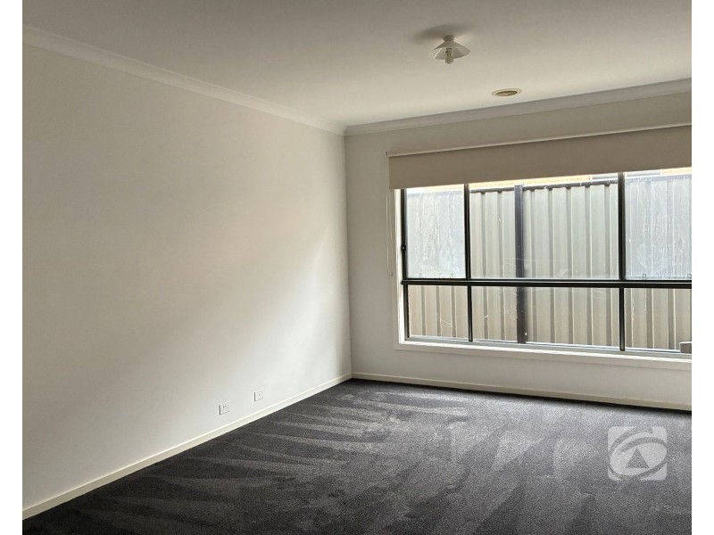 30 Hackney Circuit, Clyde North VIC 3978