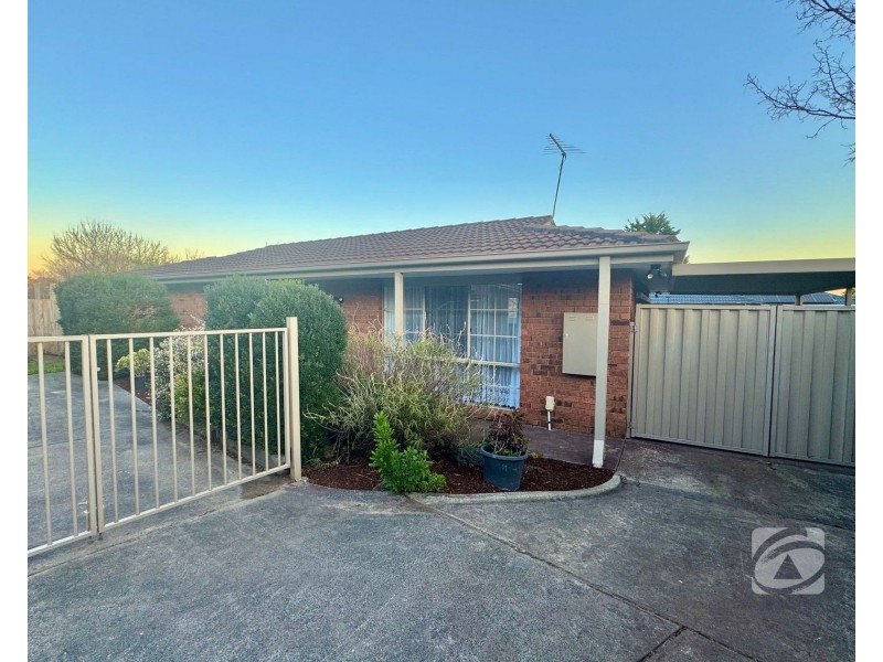 2/57 Amber Crescent, Narre Warren VIC 3805