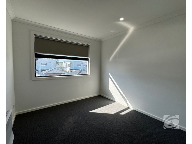 15 Greenhouse Grange, Officer VIC 3809