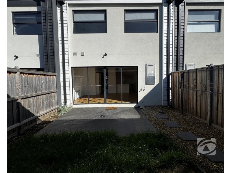 15 Greenhouse Grange, Officer VIC 3809