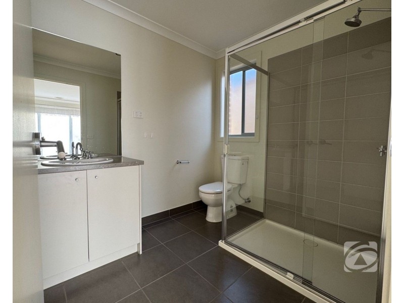 26 Botany Way, Cranbourne East VIC 3977