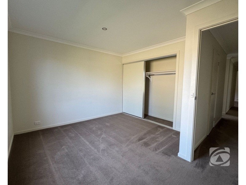 26 Botany Way, Cranbourne East VIC 3977