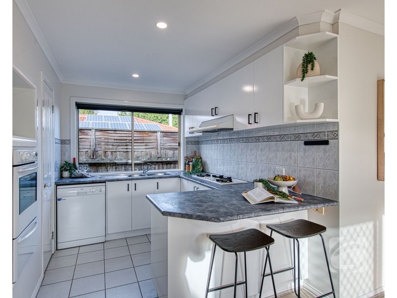 27 Balmaceda Court, Berwick VIC 3806