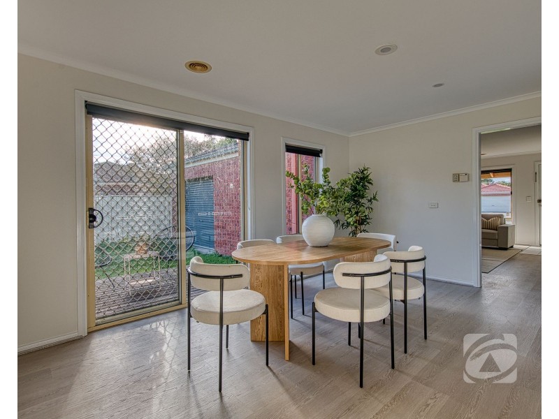 27 Balmaceda Court, Berwick VIC 3806