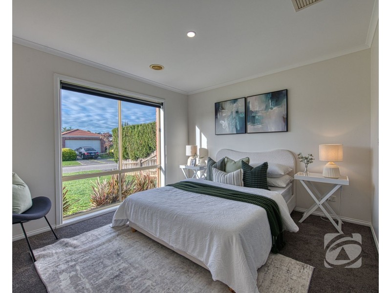 27 Balmaceda Court, Berwick VIC 3806