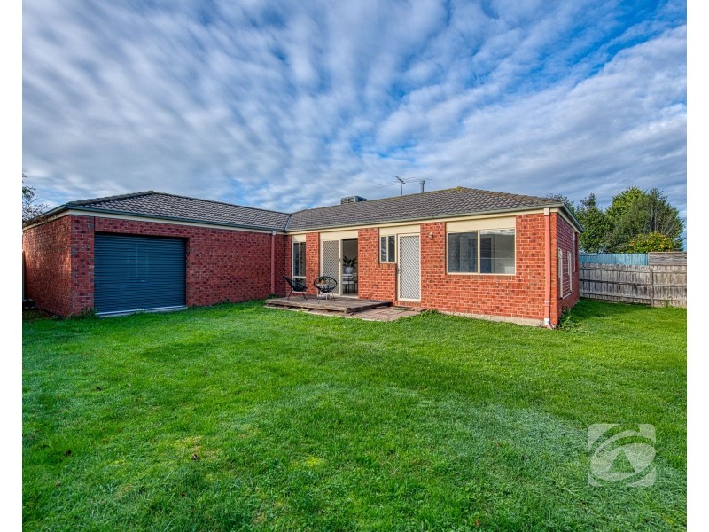 27 Balmaceda Court, Berwick VIC 3806