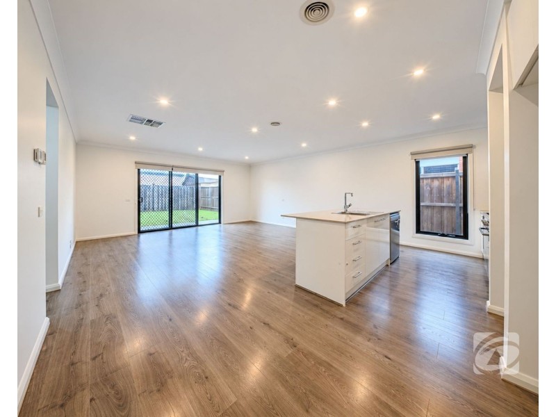 25 Dewhurst Circuit, Cranbourne East VIC 3977