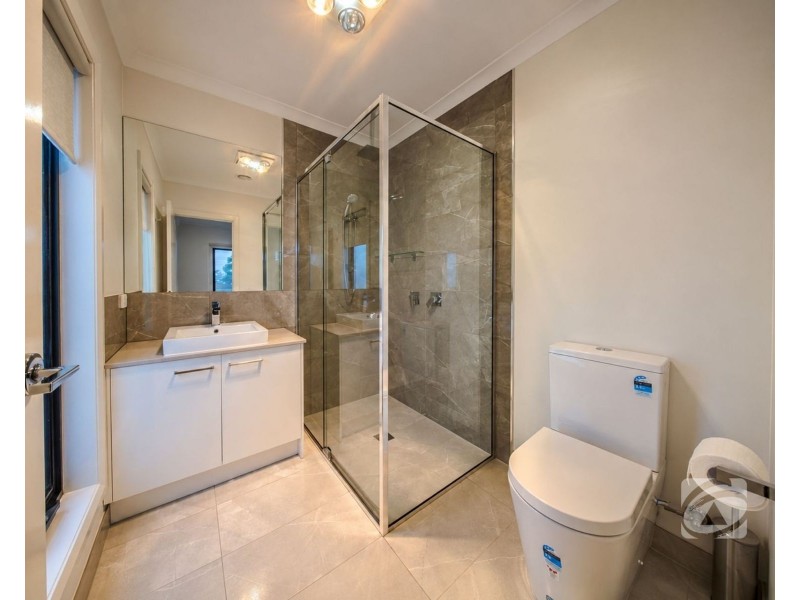 25 Dewhurst Circuit, Cranbourne East VIC 3977