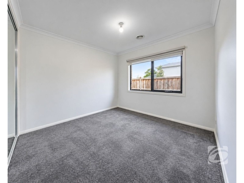 25 Dewhurst Circuit, Cranbourne East VIC 3977
