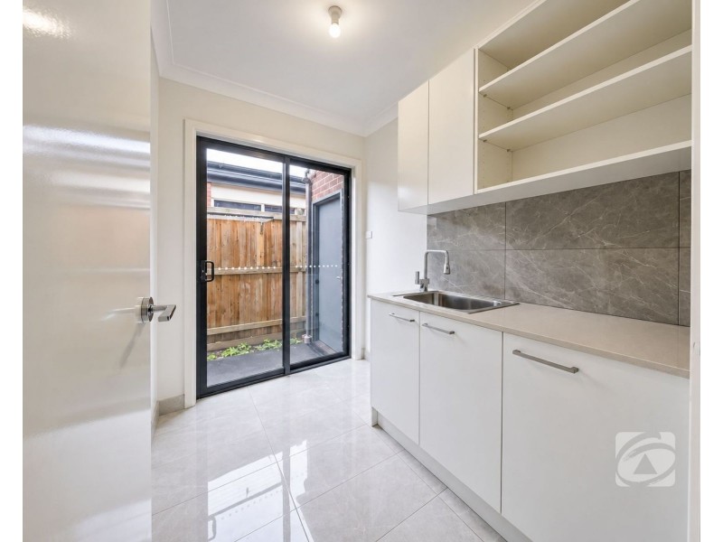 25 Dewhurst Circuit, Cranbourne East VIC 3977