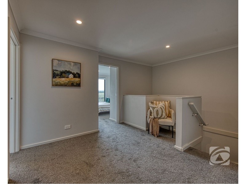 30 Mortlake Drive, Officer South VIC 3809